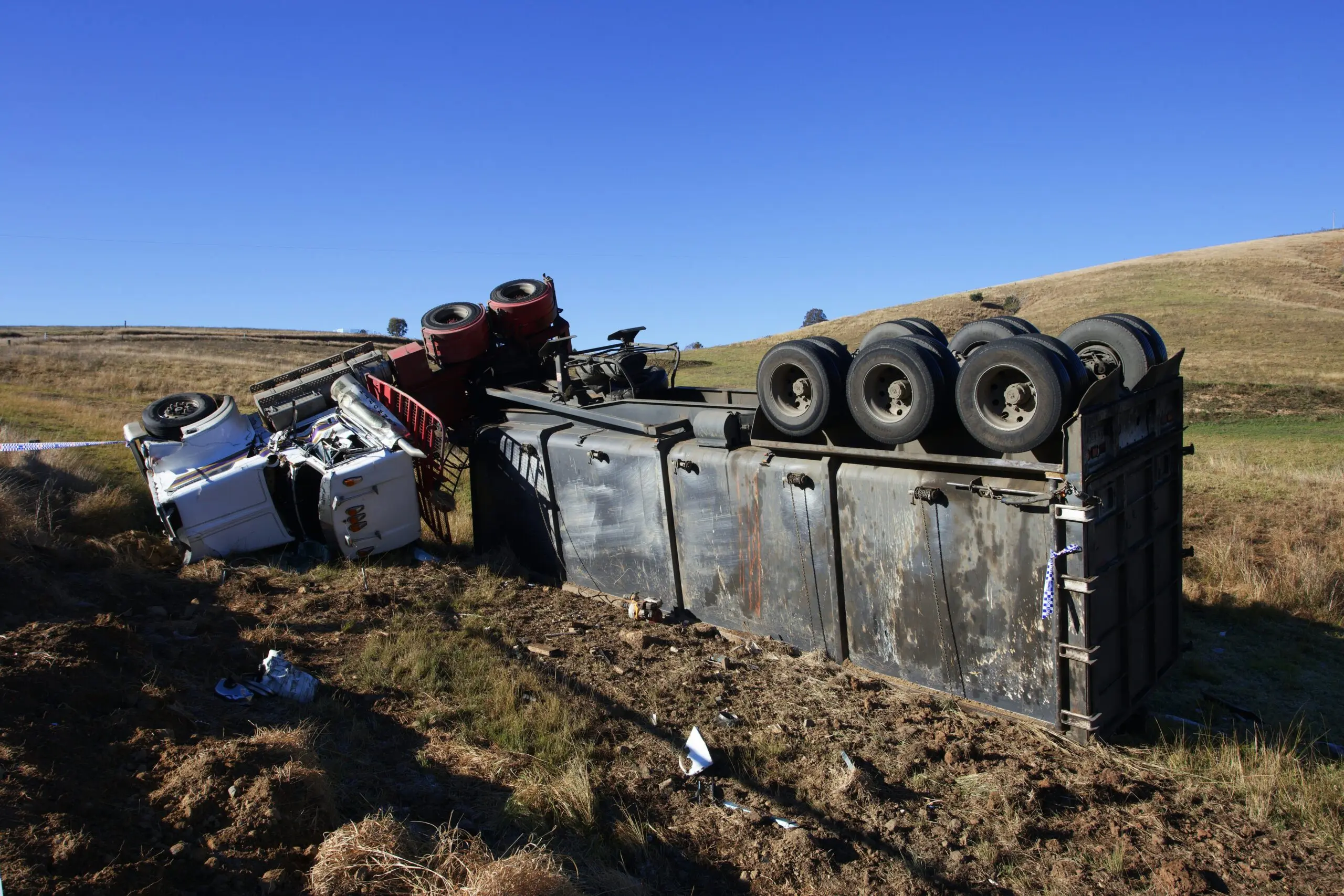 Truck suspension breakage leading to road accident and safety risk